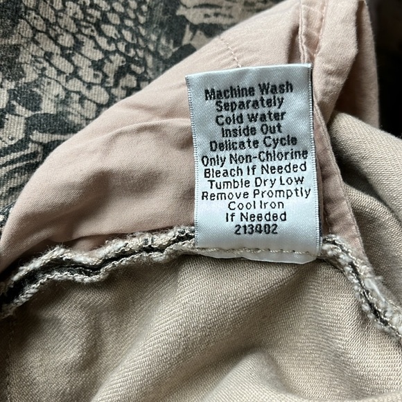 Cabi Snake Skin Print Pants Size 4 - Picture 6 of 9